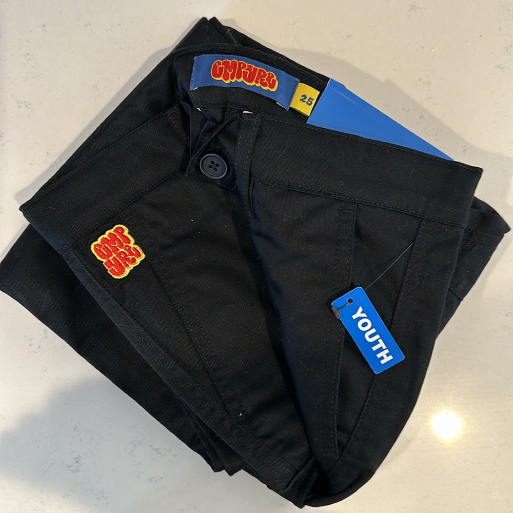 NEW Empyre kids loose fit black cargo skate pants. Size 25.